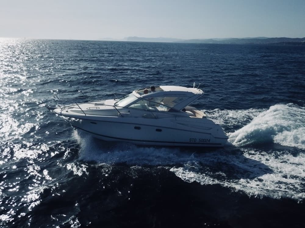 Découvrez Six-Fours-les-Plages lors d'une excursion d'une journée en bateau à moteur.