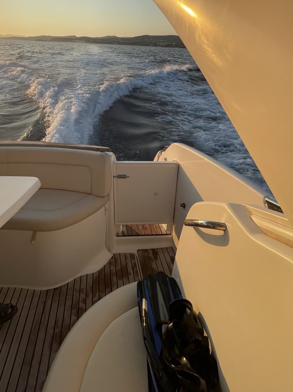 Découvrez Six-Fours-les-Plages lors d'une excursion d'une journée en bateau à moteur.