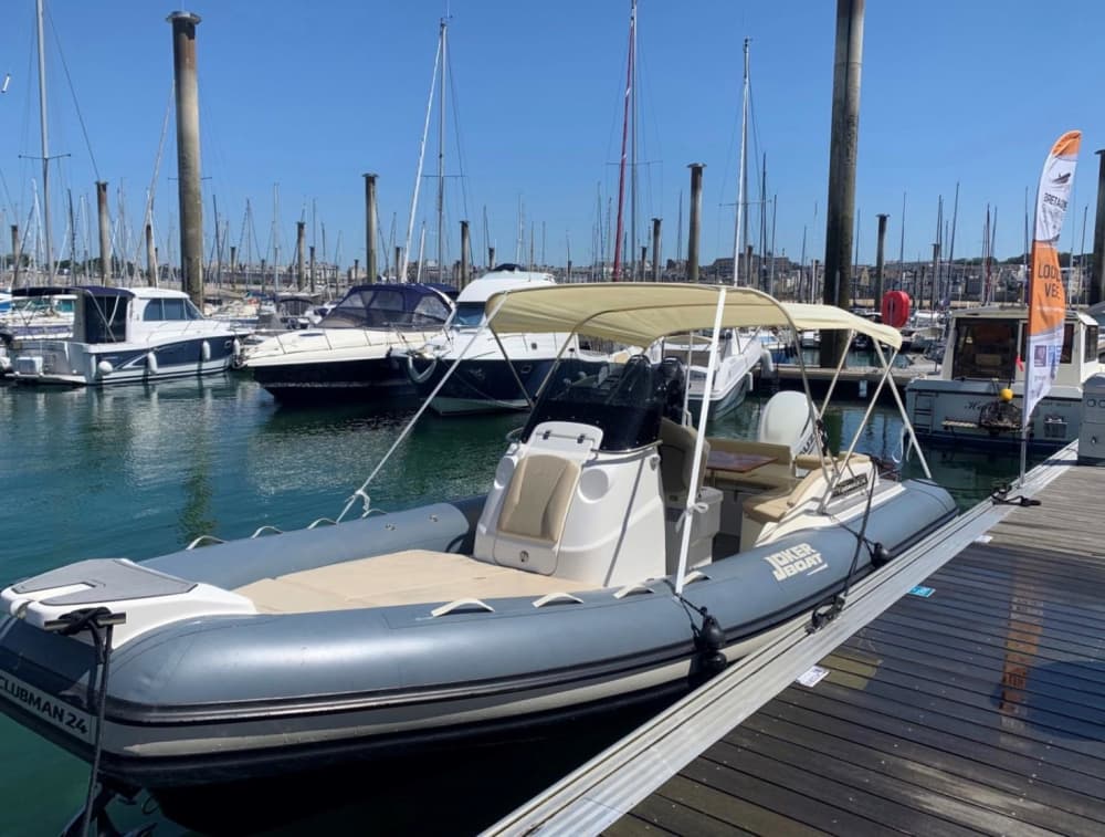 Entdecken Sie die Küste von Saint-Tropez: Ein kompletter Tagesausflug an Bord eines Motorboots