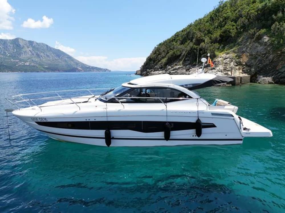 Geniet van de zon tijdens een 9 uur durende boottocht in Budva.