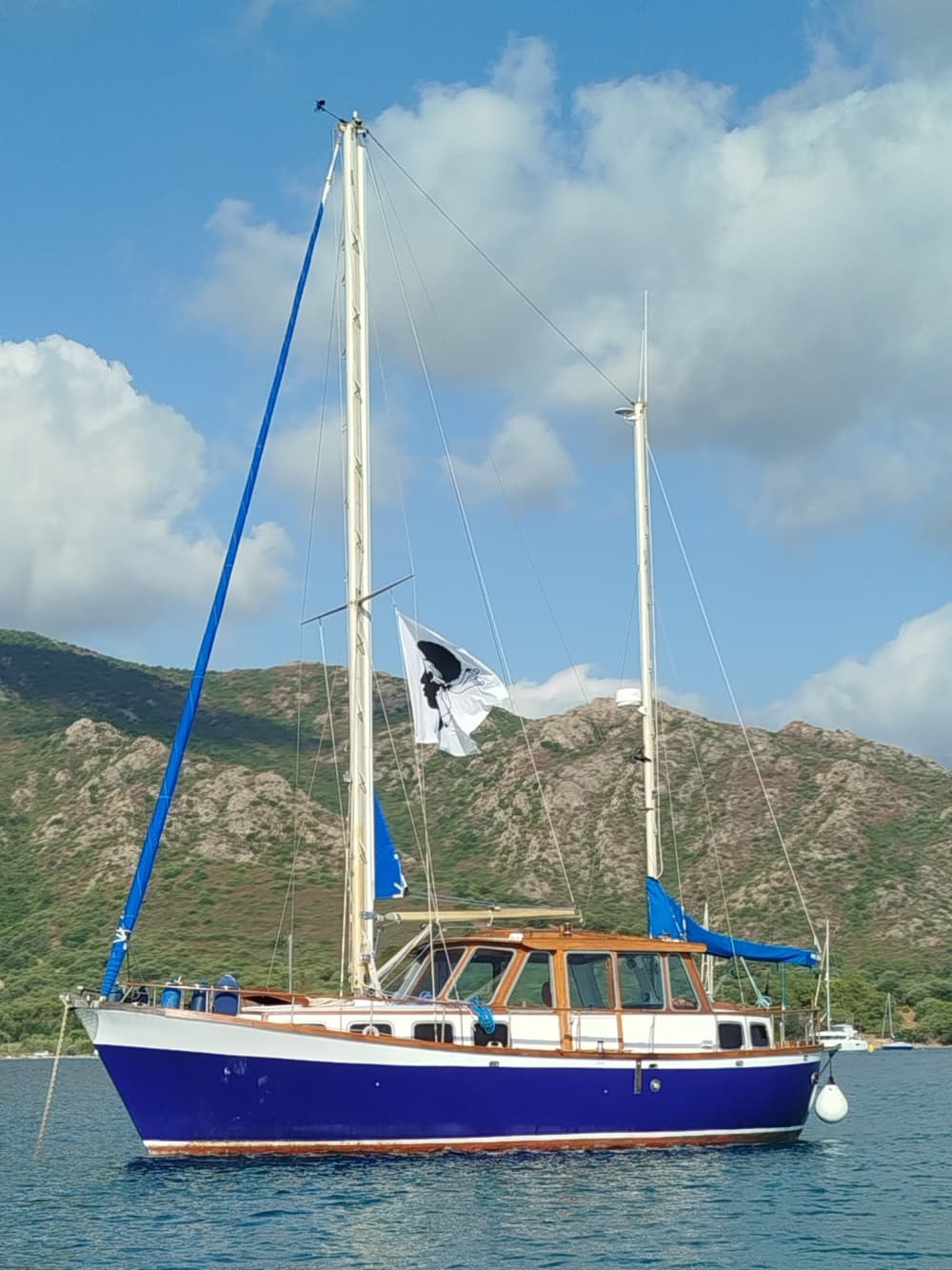 Descubre Saint-Florent en una excursión de un día completo en velero.