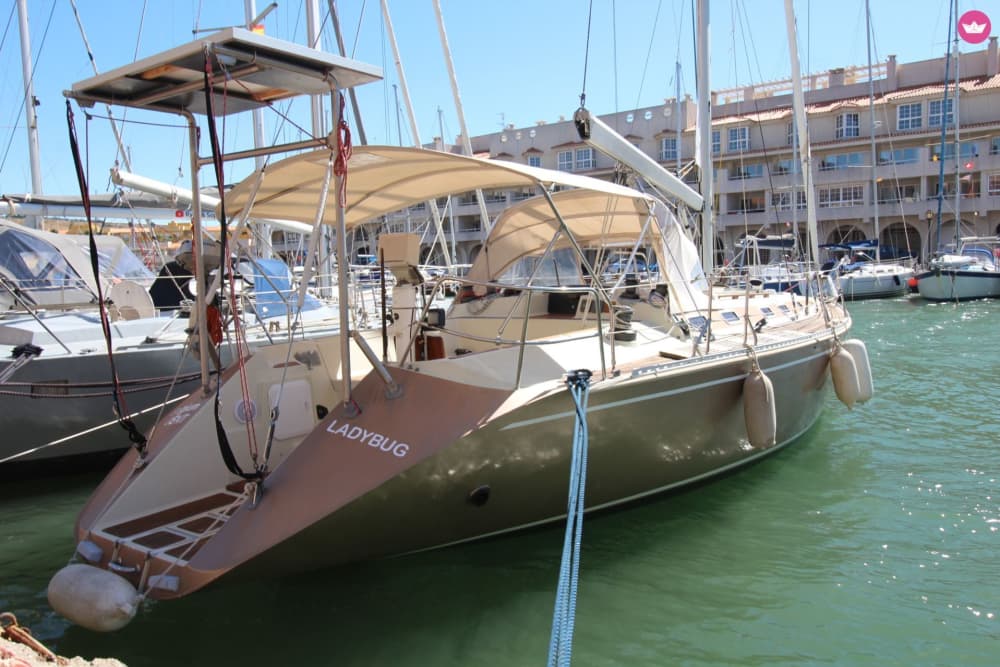 Passez 9 heures à naviguer autour d'Aguadulce en voilier.