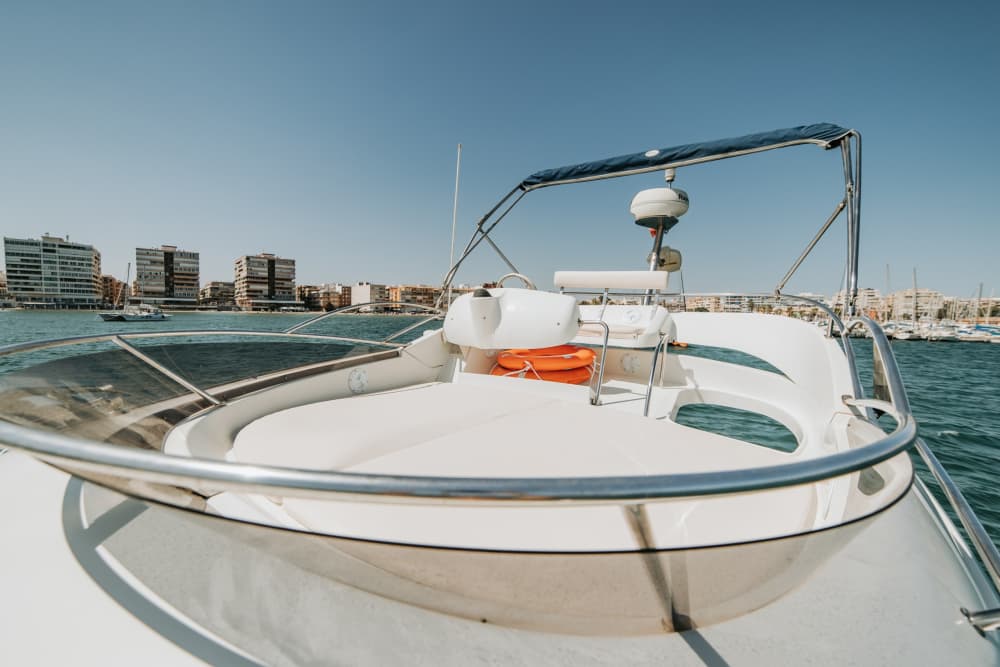 La tua barca a motore privata per una giornata nei dintorni di Torrevieja
