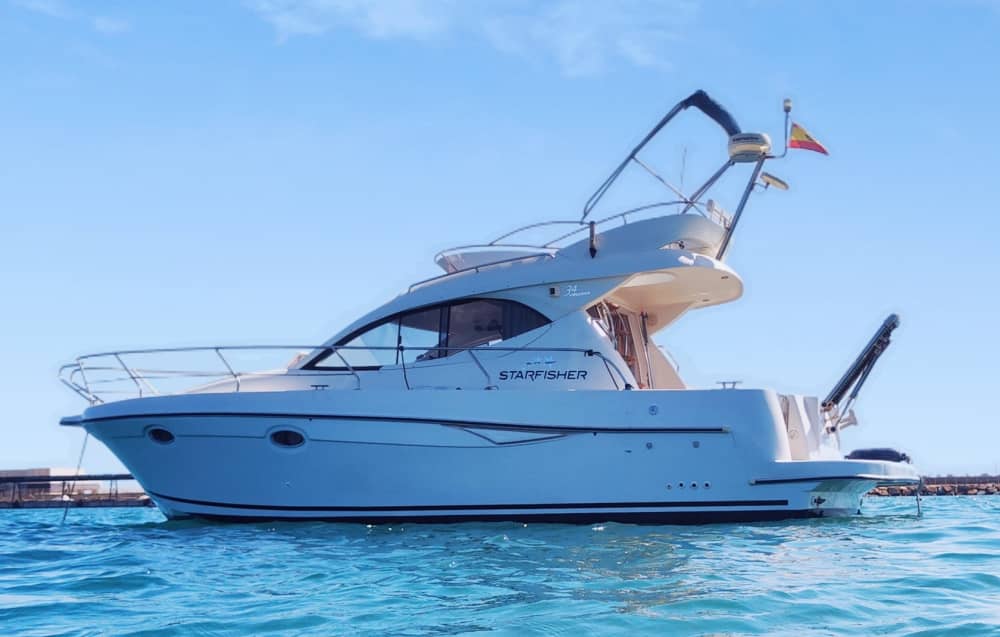 La tua barca a motore privata per una giornata nei dintorni di Torrevieja