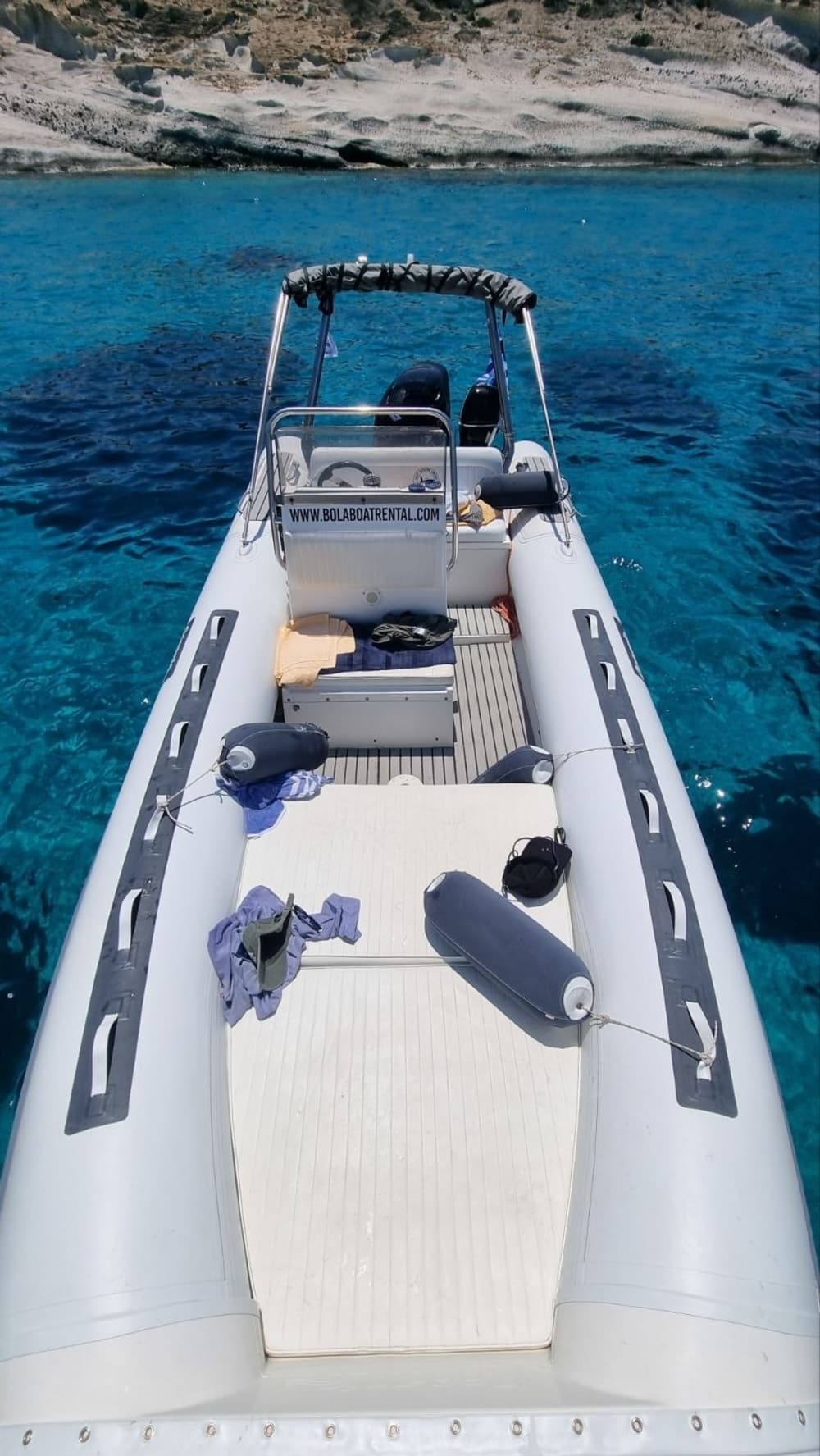 Din dag i Sifnos: Hyr en motorbåt för en heldags upptäcktsfärd