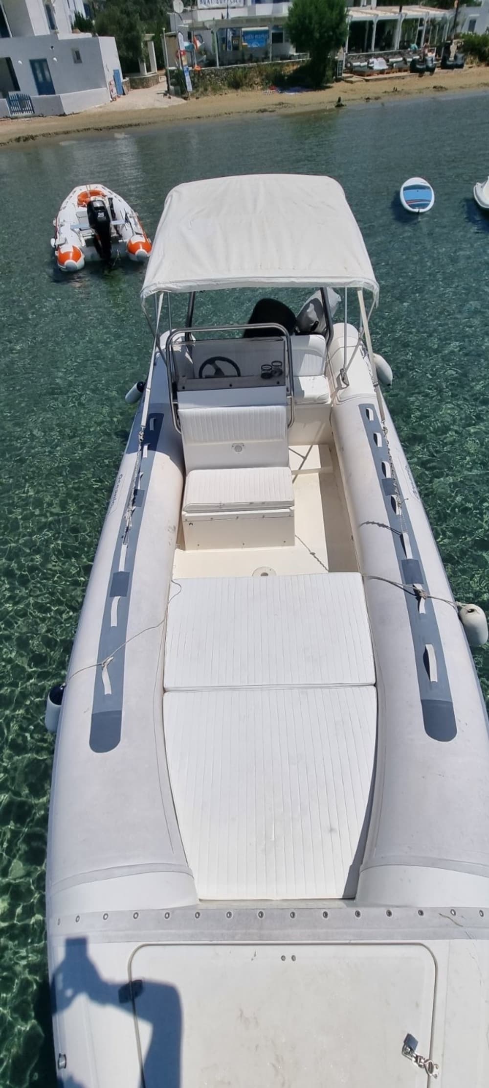 Din dag i Sifnos: Hyr en motorbåt för en heldags upptäcktsfärd