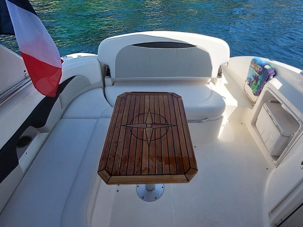 Aproveite o sol em um passeio de barco de 9 horas em Mandelieu-La Napoule.