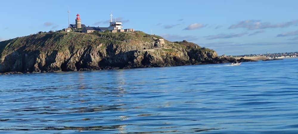 Détente à Granville : 9 heures de soleil sur un bateau à moteur