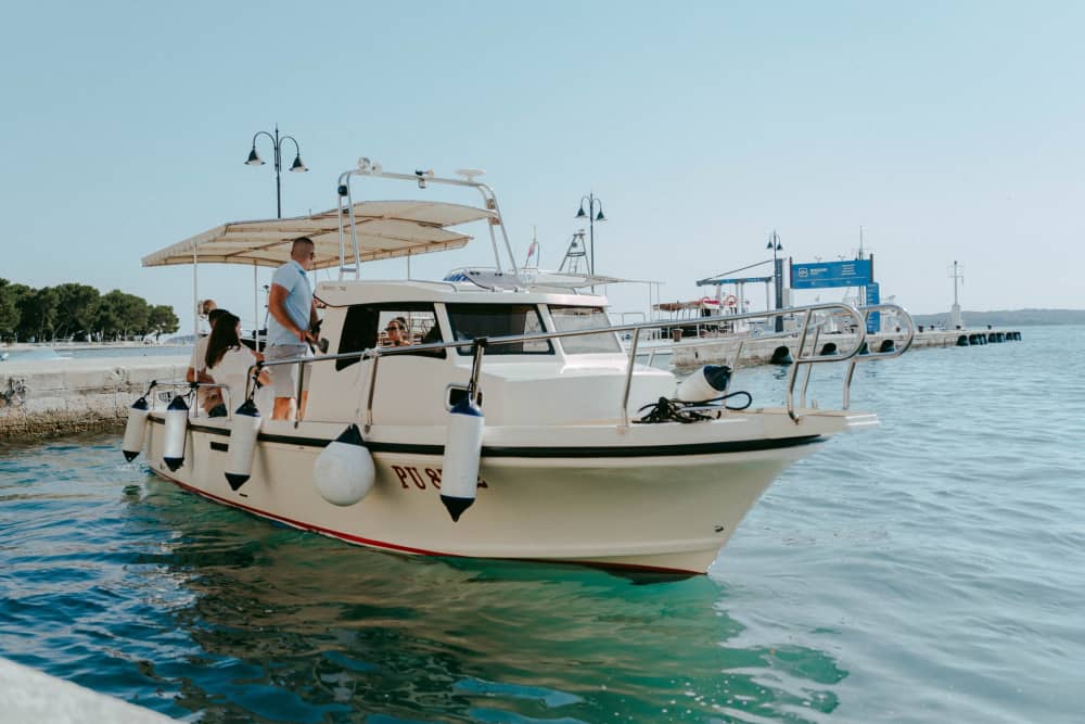 2h30 to discover the hidden coves of Fažana