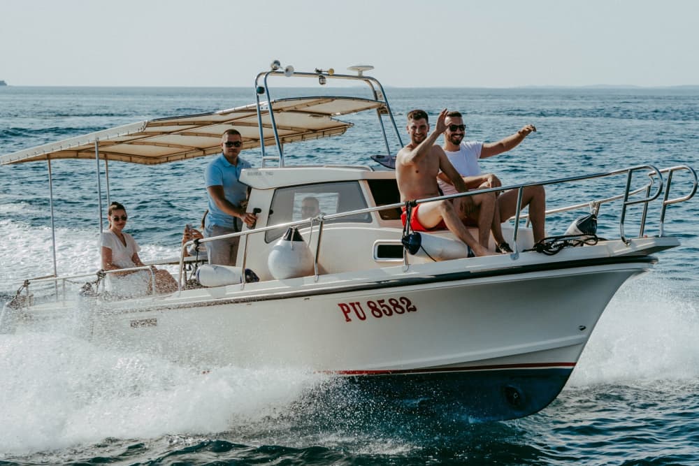 2h30 to discover the hidden coves of Fažana