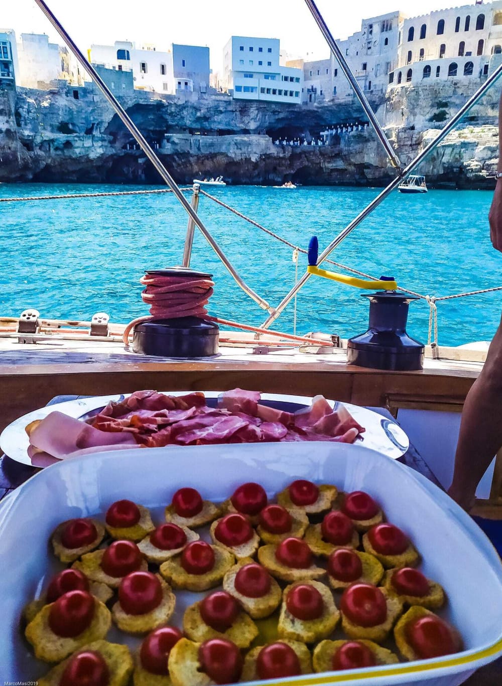 Geniet van een dag op zee in Monopoli aan boord van een zeilboot.