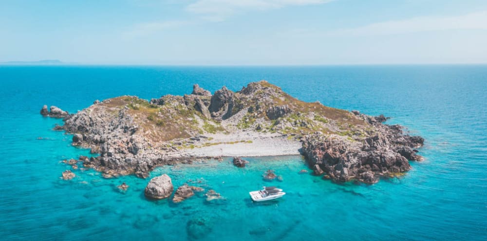 Corno de Ouro e Ilha de Brač
Navegando em lancha de luxo