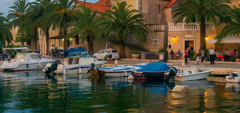 Corno de Ouro e Ilha de Brač
Navegando em lancha de luxo