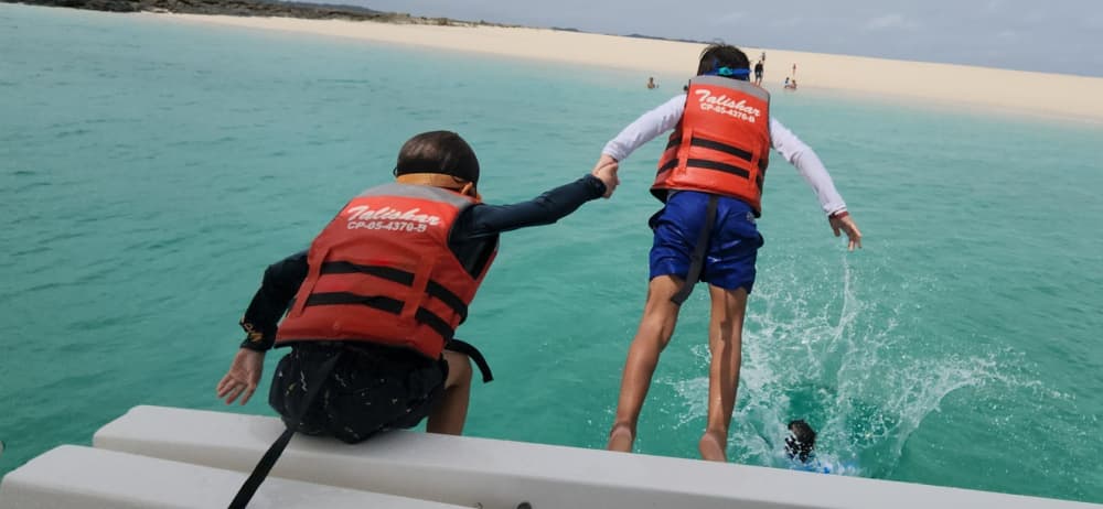Een privé-motorboot voor een dag rond Panama City.