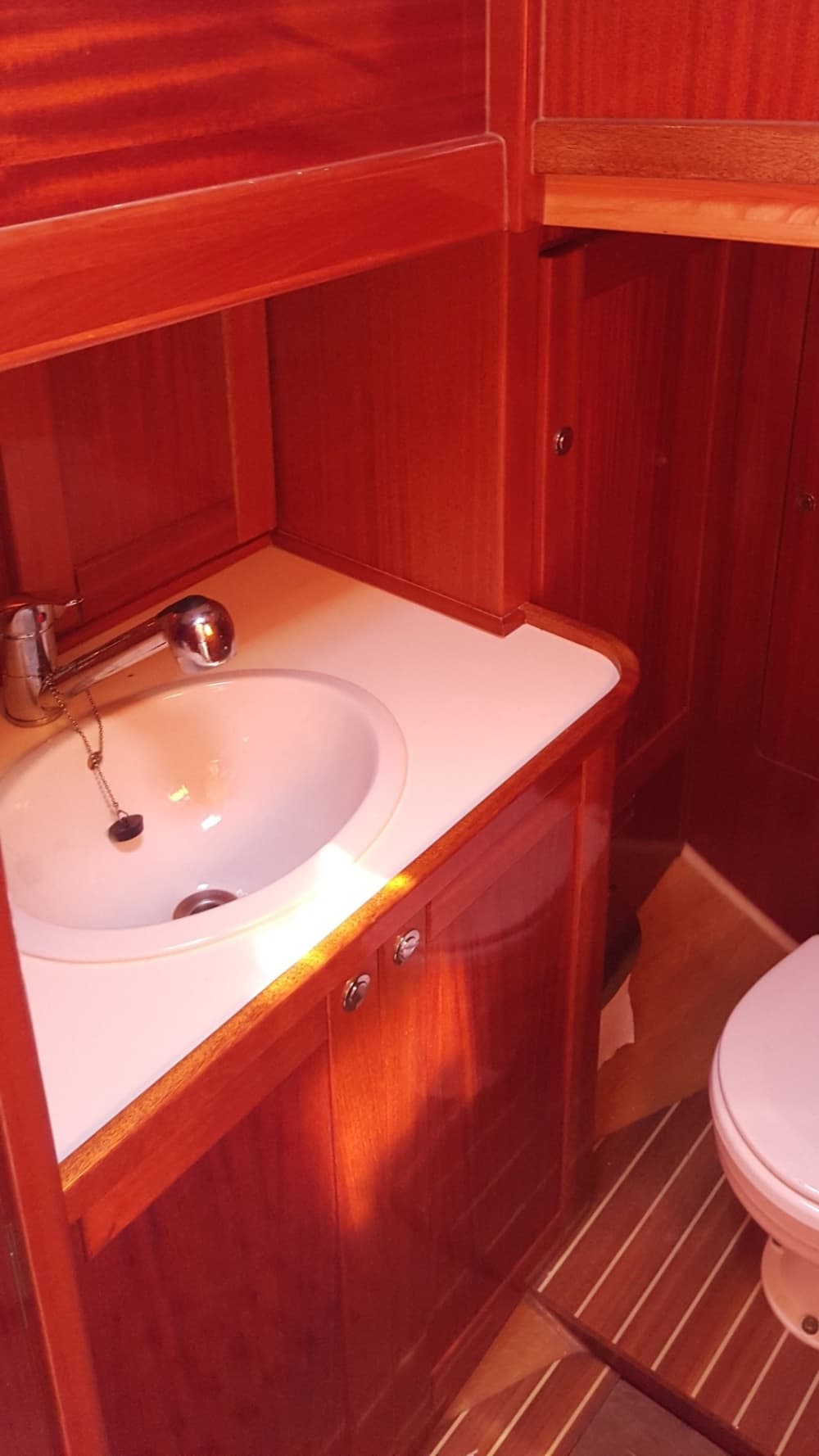 Goditi un'intera giornata di navigazione a vela a Lošinj, in Mali.