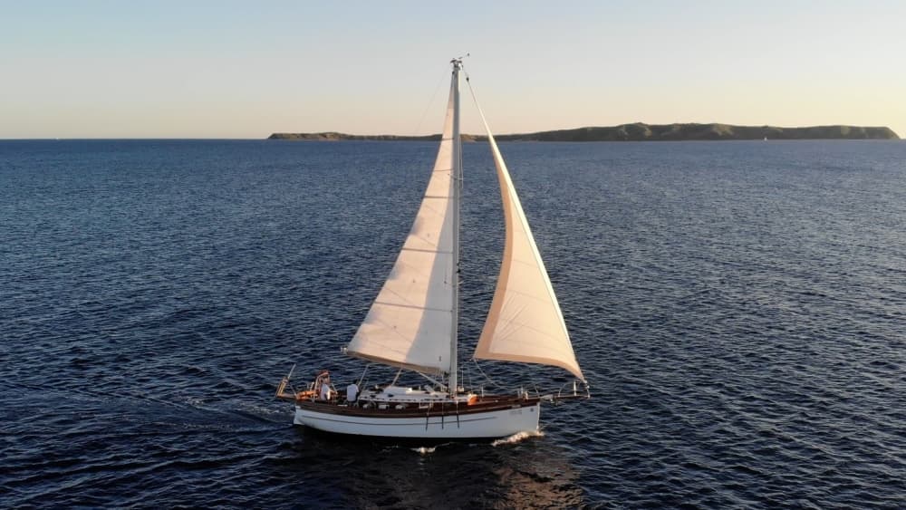 Goditi un'intera giornata di navigazione a vela a Lošinj, in Mali.