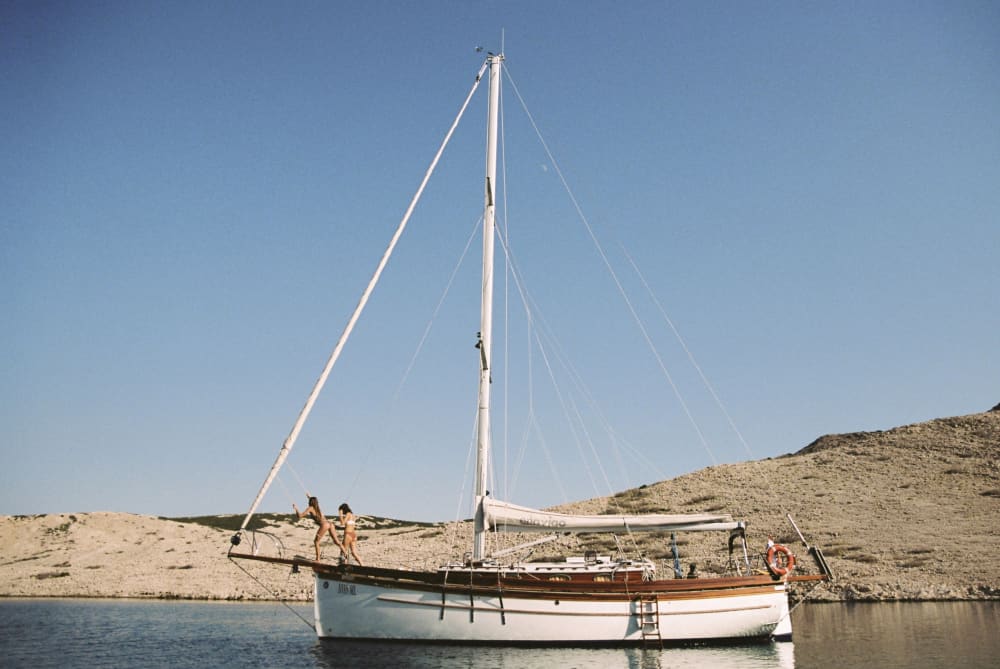 Goditi un'intera giornata di navigazione a vela a Lošinj, in Mali.