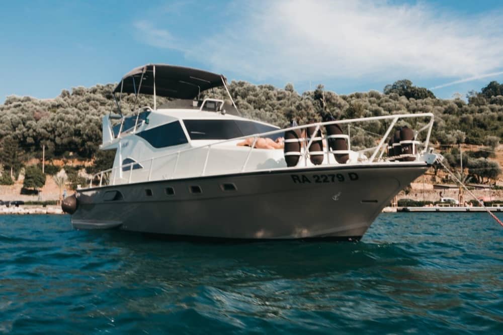 Cinque Terre por mar: crucero de lujo con almuerzo y vino + Gozzo privado