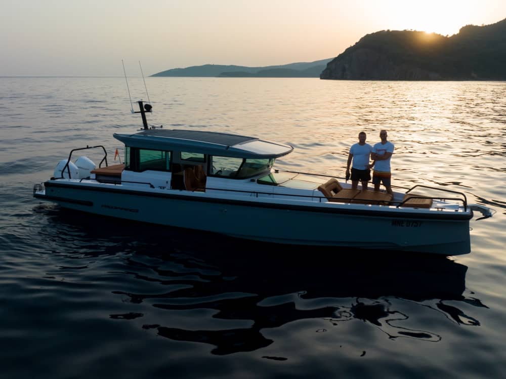 Geniet van een halve dag op een motorboot in Budva.