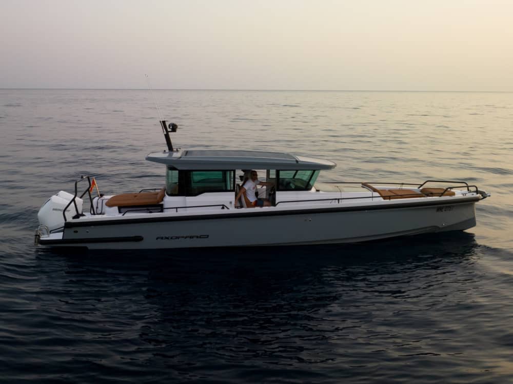 Geniet van een halve dag op een motorboot in Budva.