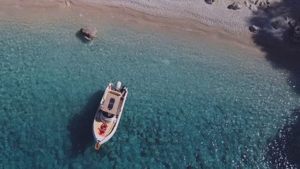 Explore Parga de barco: Um dia inteiro na água a bordo de uma lancha.