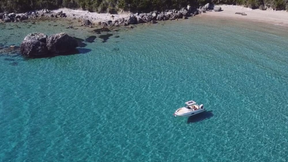 Explore Parga de barco: Um dia inteiro na água a bordo de uma lancha.