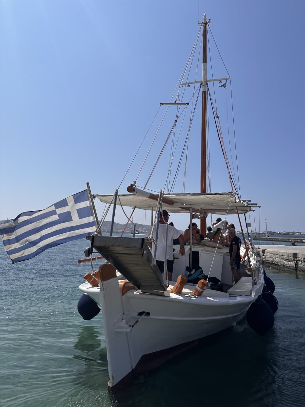 O zi în Paros pe o barcă cu motor