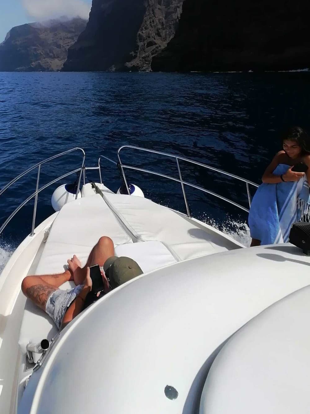 Su lancha motora privada para un día alrededor de Tenerife.