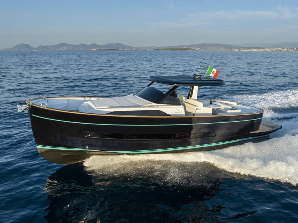 Experiencia de lujo de día completo en yate Capri desde Sorrento