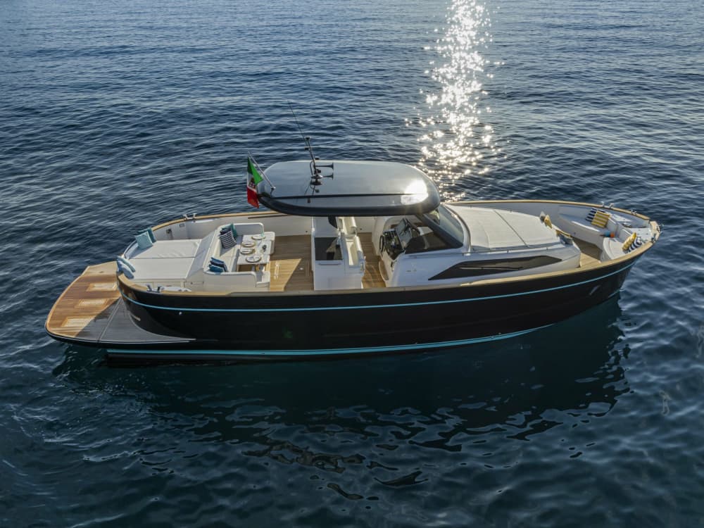 Experiencia de lujo de día completo en yate Capri desde Sorrento