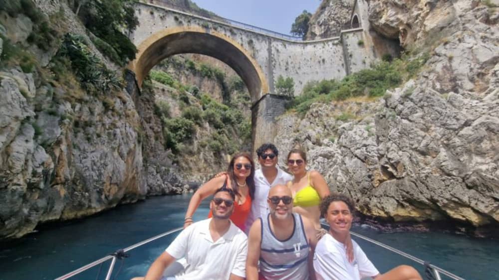 Amalfiküste mit dem Boot: Eine malerische Fahrt ab Sorrent