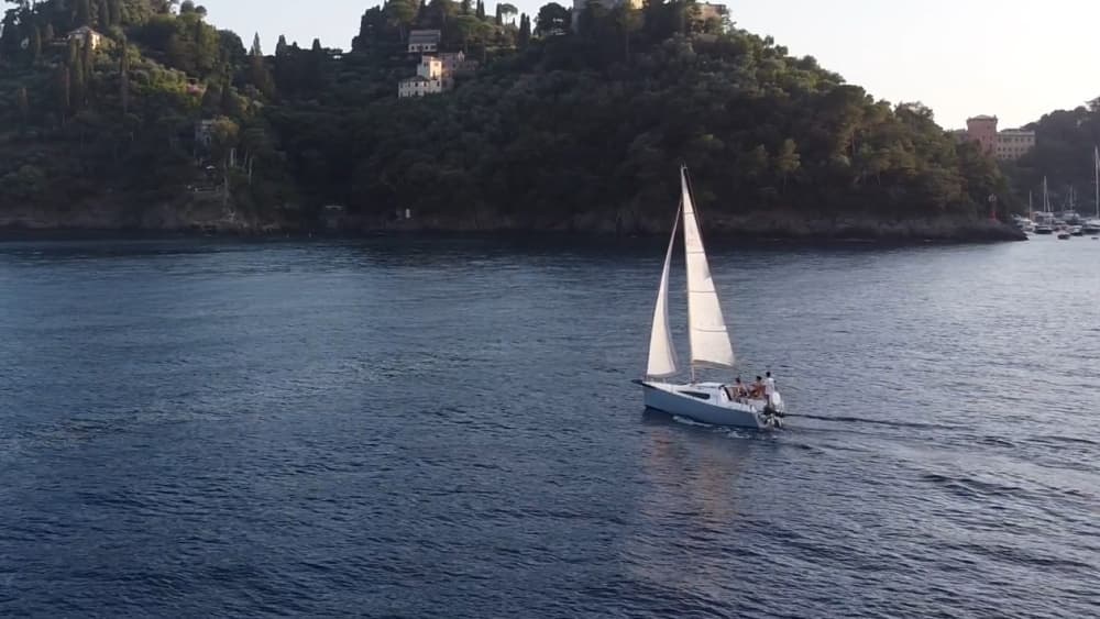 Goditi una giornata in mare a Rapallo a bordo di una barca a vela.