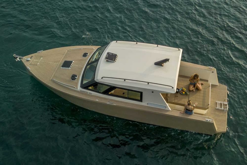 Upptäck södra sidan av ön Hvar, Pakleniöarna och en speciell vingård - heldagstur på motorbåt