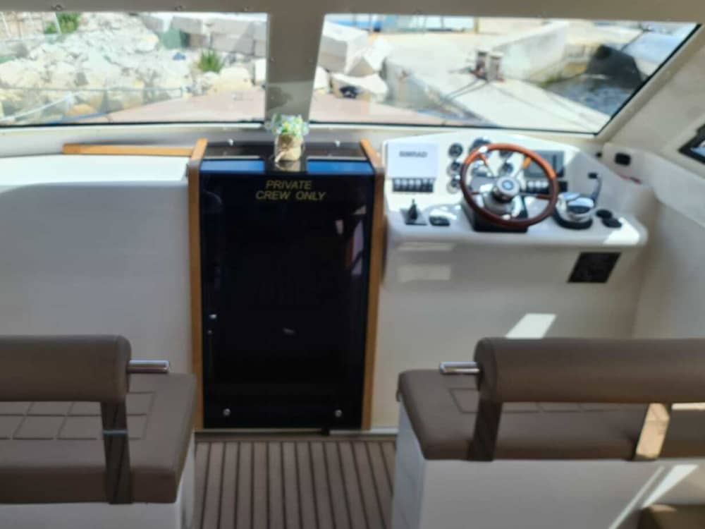 Upptäck södra sidan av ön Hvar, Pakleniöarna och en speciell vingård - heldagstur på motorbåt