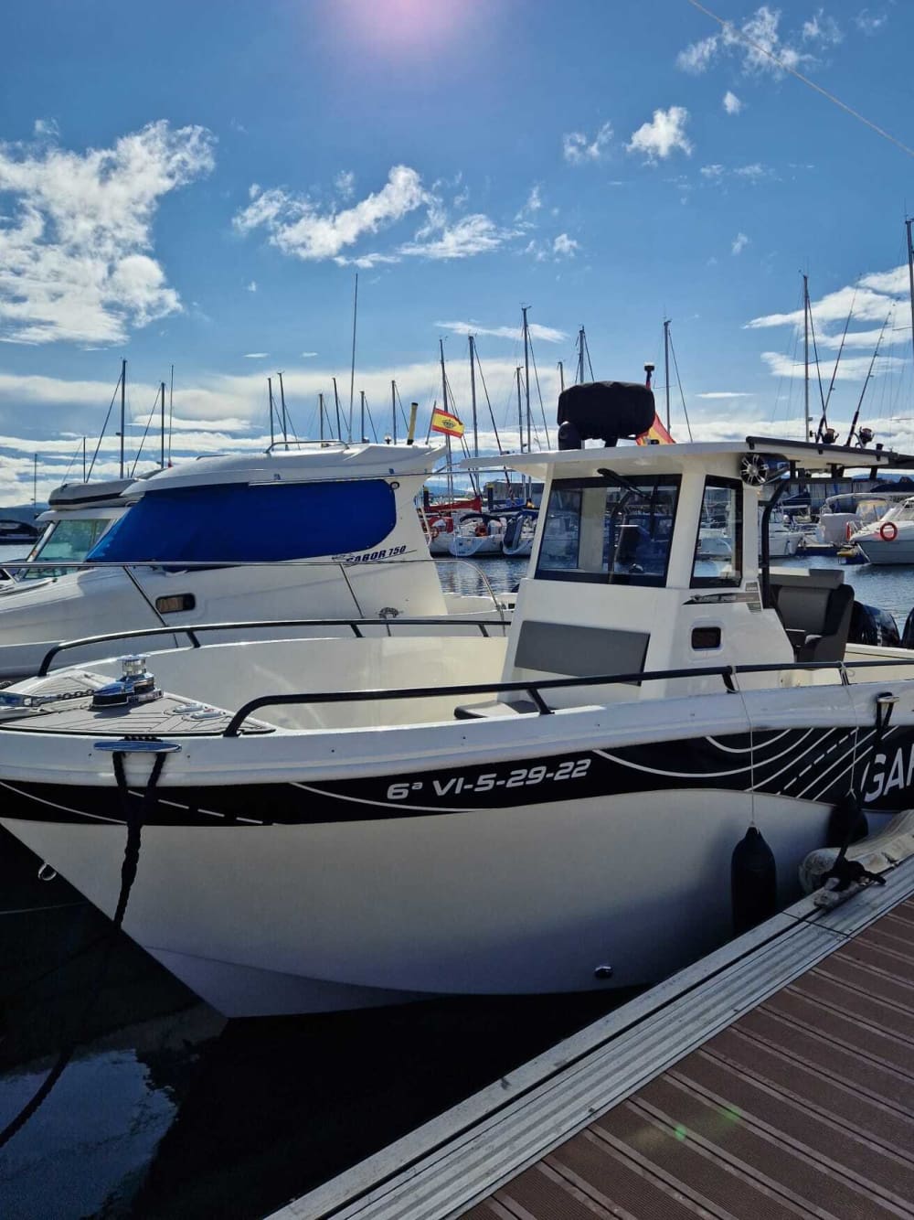 Descubre las costas de Sanxenxo: una excursión de un día completo a bordo de una lancha motora.