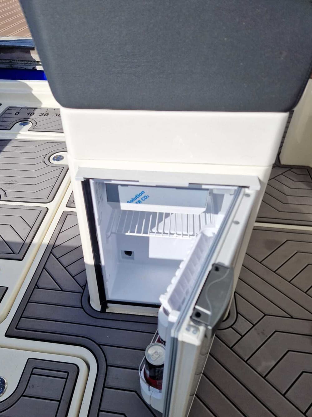 Tómese medio día para relajarse en una lancha motora en Sanxenxo.