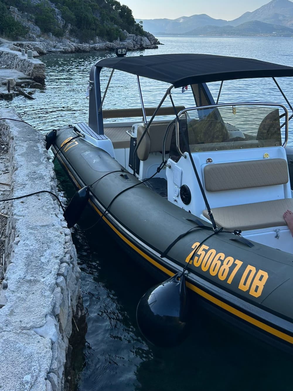 Hidden Wartime Shores – 8h Cruise Dubrovnik max 10 Person