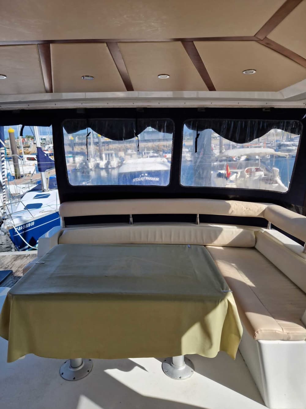 Pasa 8 horas en las cálidas aguas de Sanxenxo.