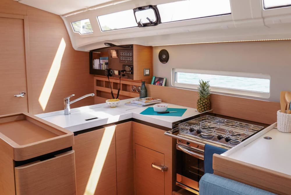 Full-Day Sailing from Port Vell - 8h