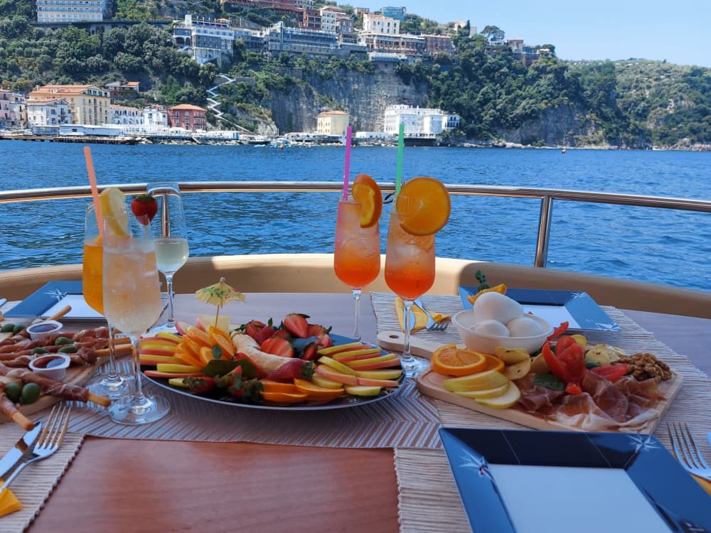 Your private speedboat for a day in Capri