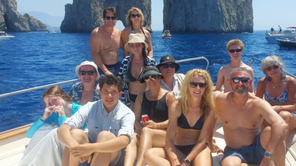 Tu lancha rápida privada para pasar un día en Capri.