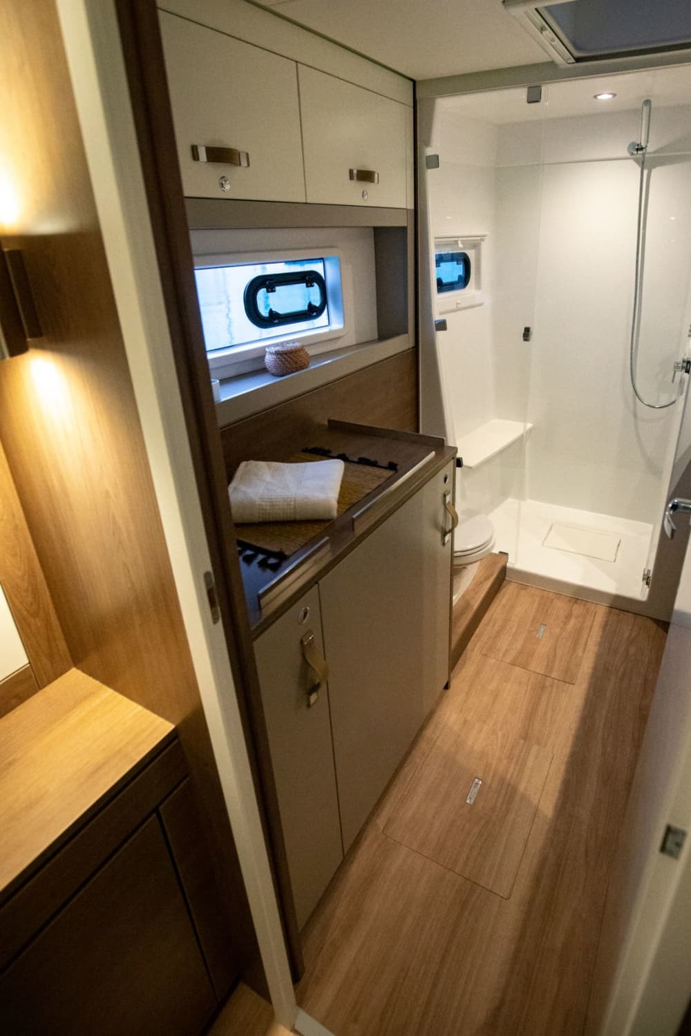 El catamarán que lo cambia todo. Ocho horas para comprobarlo.