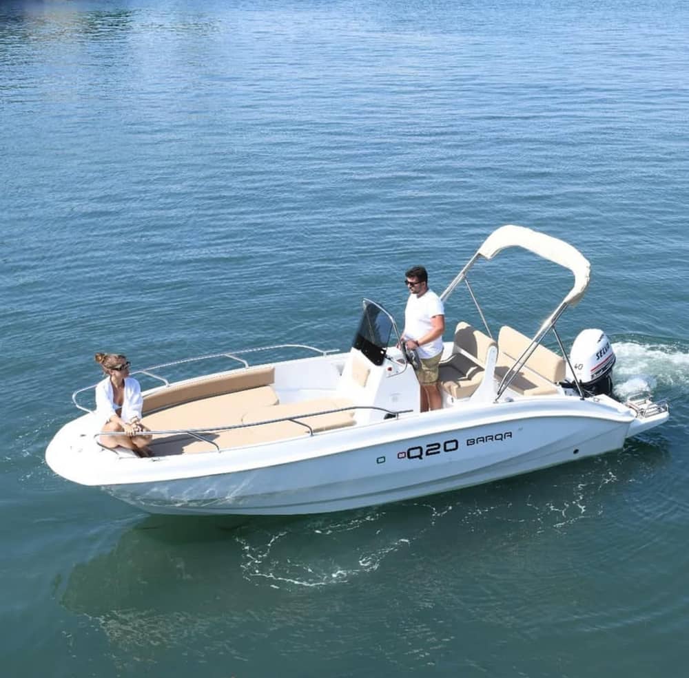 2 ore e 45 minuti di Dolce Vita per scoprire Sorrento in motoscafo