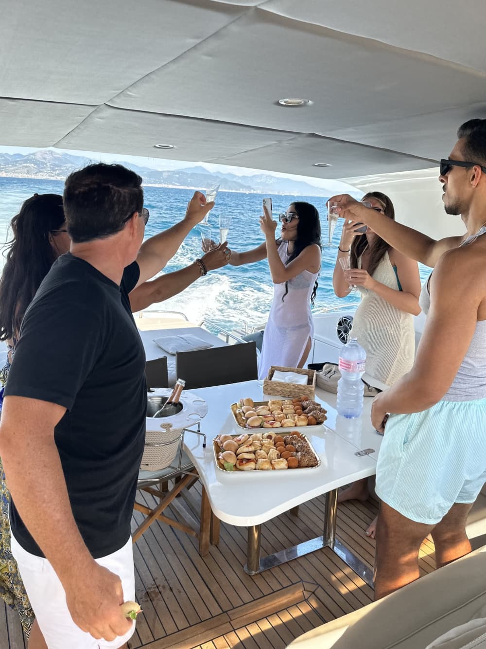 Capri Prestige Escape – Esperienza di lusso a bordo dello yacht Primatist G50