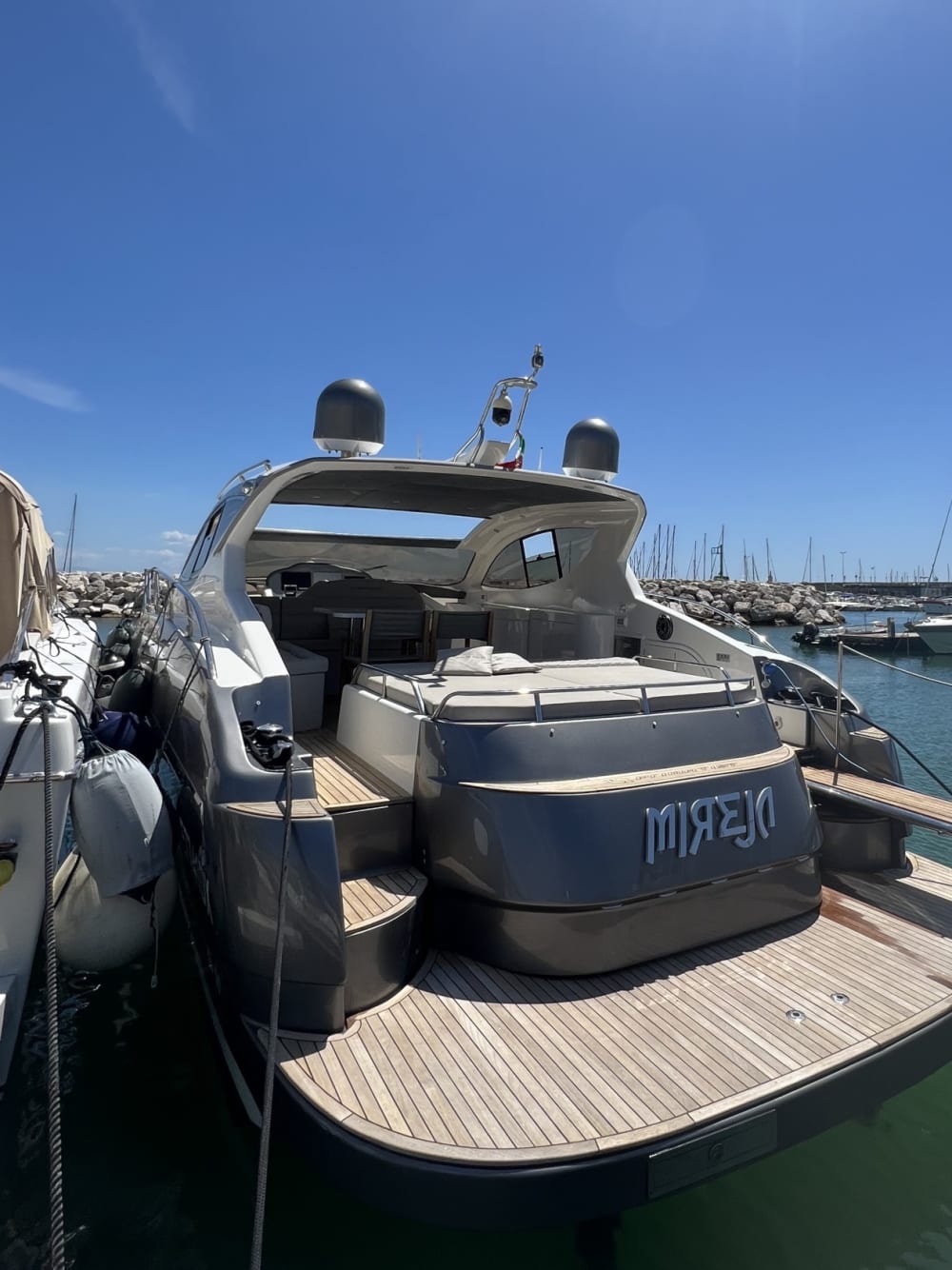 Capri Prestige Escape – Esperienza di lusso a bordo dello yacht Primatist G50