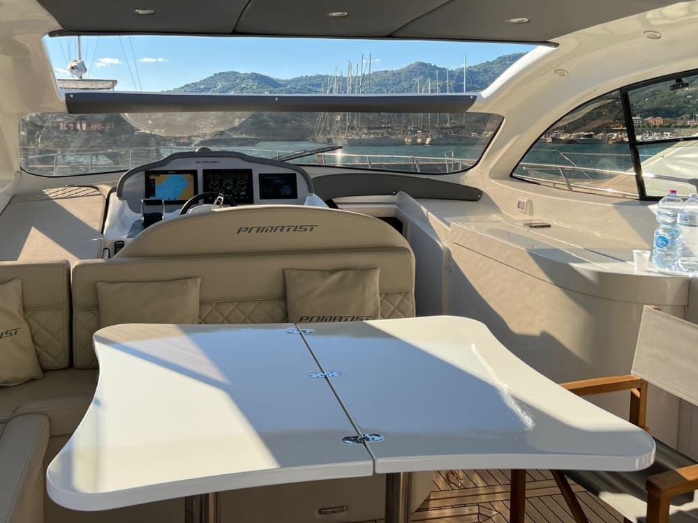 Capri Prestige Escape – Esperienza di lusso a bordo dello yacht Primatist G50