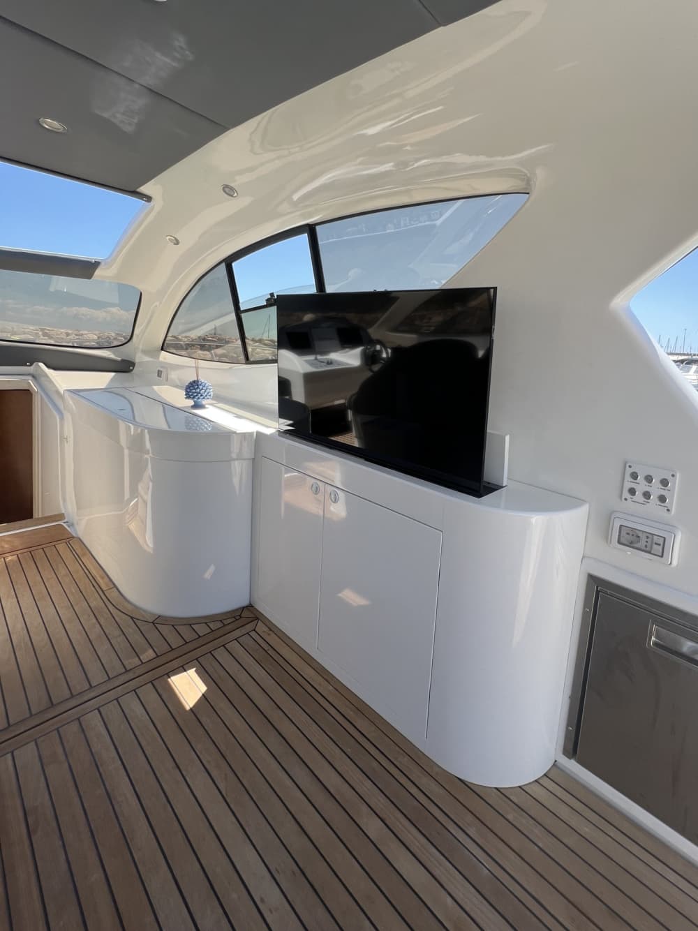 Capri Prestige Escape – Esperienza di lusso a bordo dello yacht Primatist G50