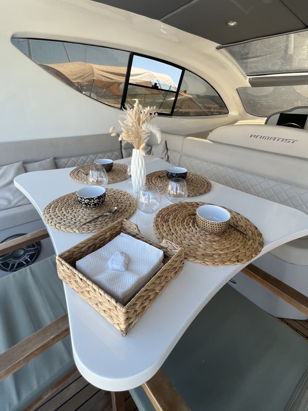 Capri Prestige Escape – Esperienza di lusso a bordo dello yacht Primatist G50