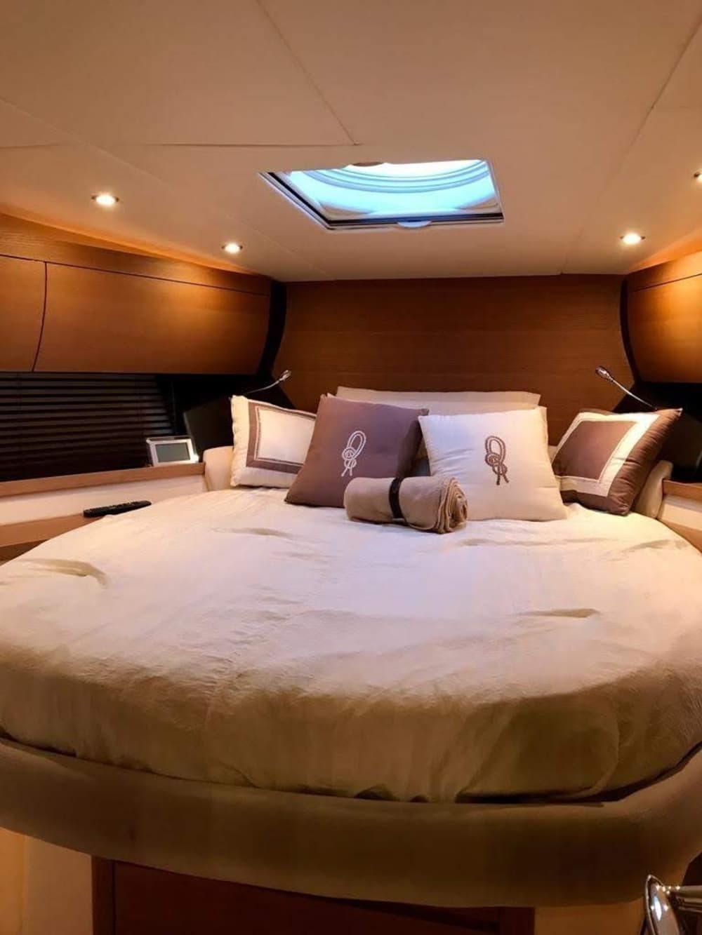 PRIVATE BOAT TOUR AMALFI COAST & CAPRI | MeL2 YACHT EXPERIENCE: puro relax sulle acque cristalline del blu italiano.
