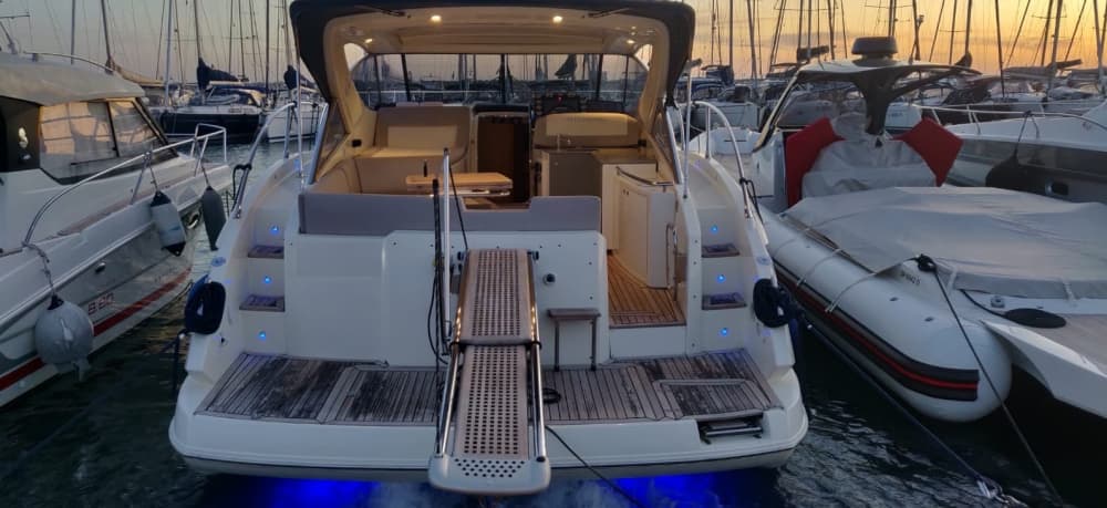 PRIVATE BOAT TOUR AMALFI COAST & CAPRI | MeL2 YACHT EXPERIENCE: pure relaxation on the crystal-clear waters of the Italian blue.